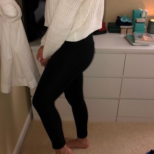 Black skinny jeans/ leggings